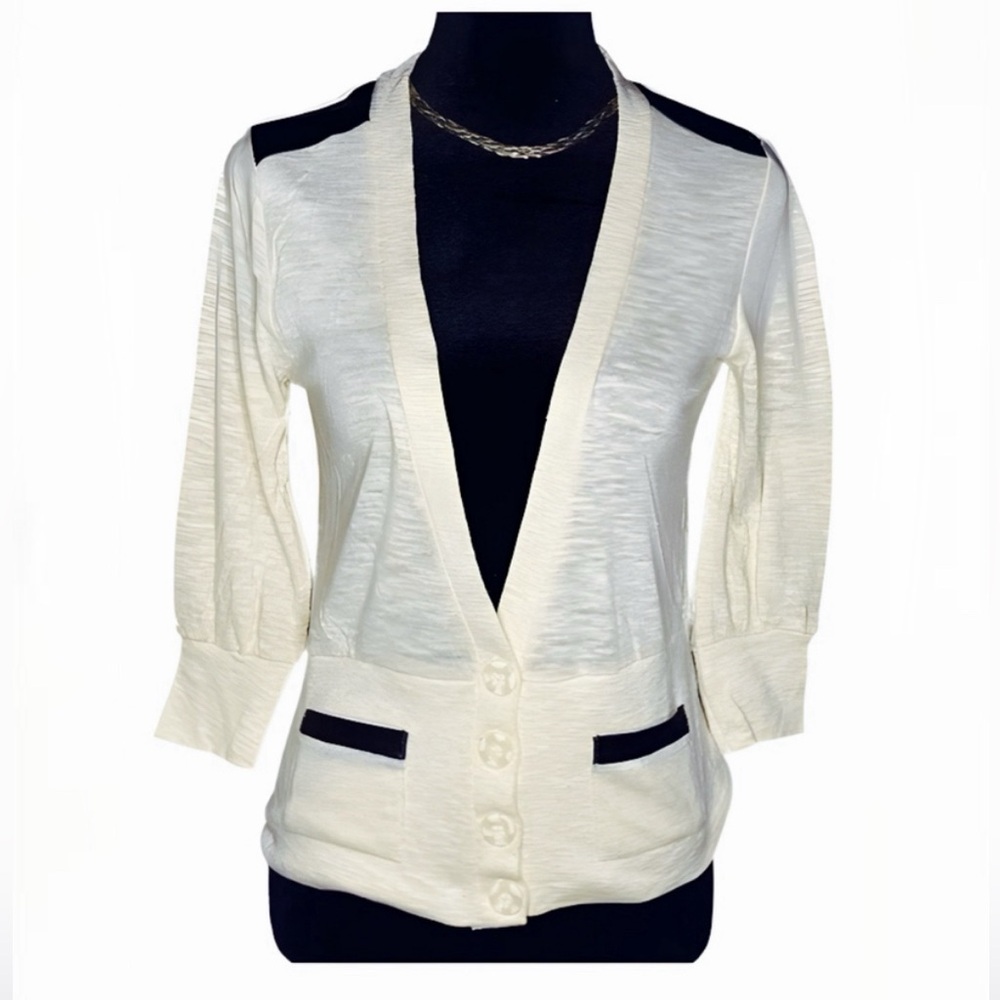 Stylish Beige Button-Up Cardigan -runs like med